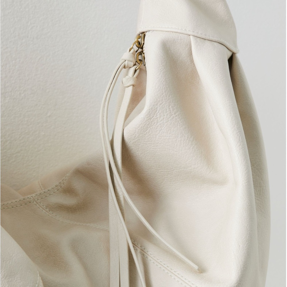 NWT Free People Slouchy Carryall in color Ivory - Picture 4 of 7